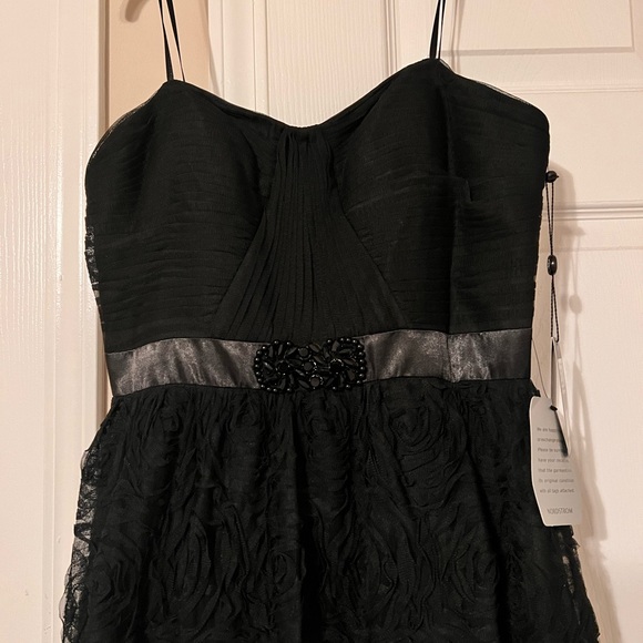 Beautiful Black ball strapless gown never been worn from Adrianna Papell ! - Picture 3 of 4